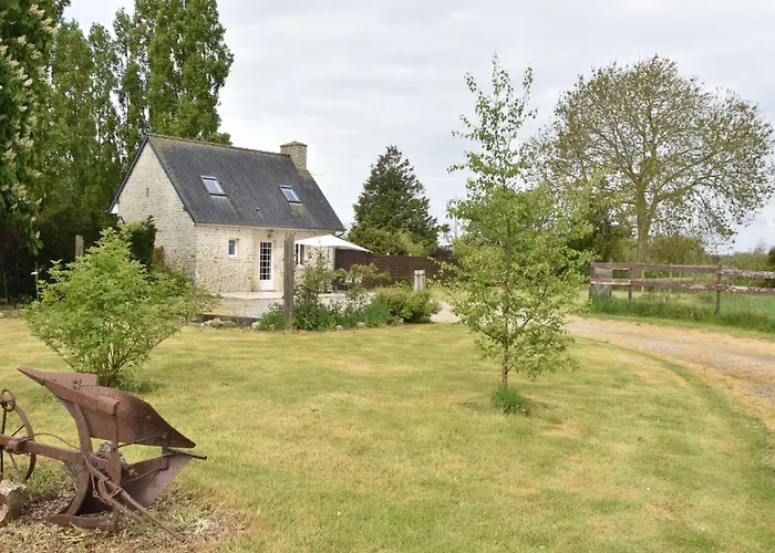 Cozy Cottage In Fresville With Garden